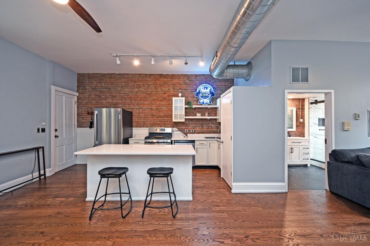 1410 Main Street Unit: 2C