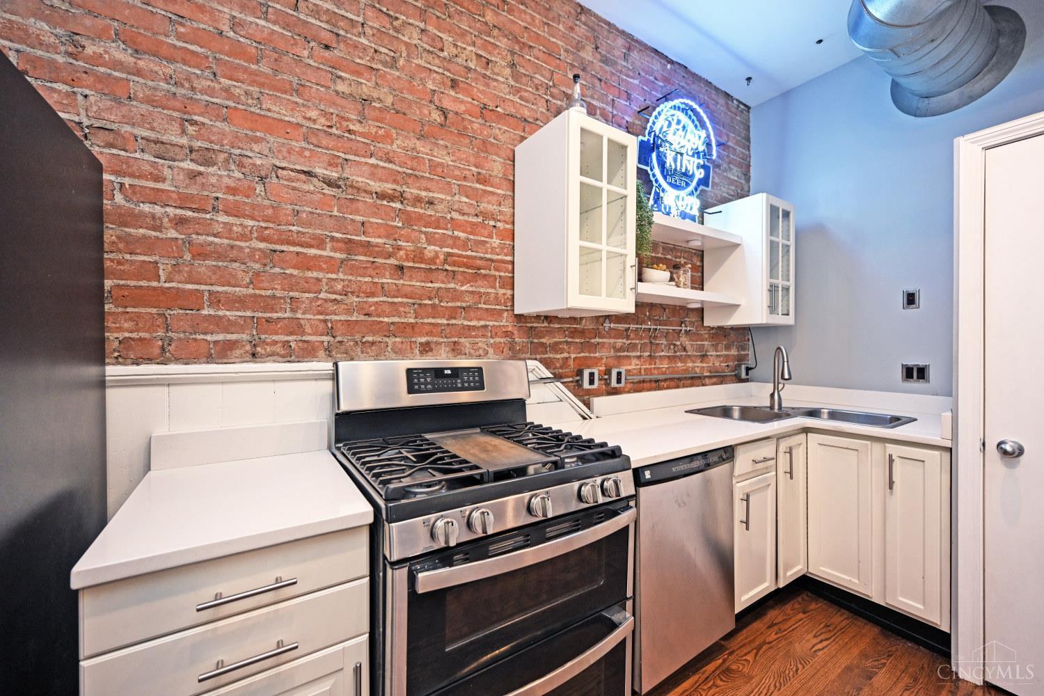 1410 Main Street Unit: 2C