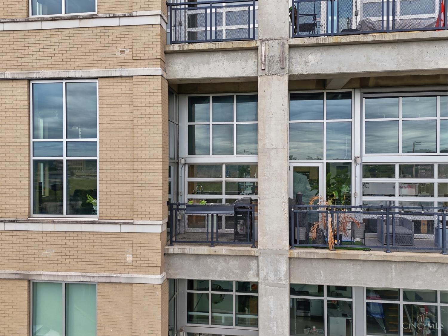 353 W 4th Street 401