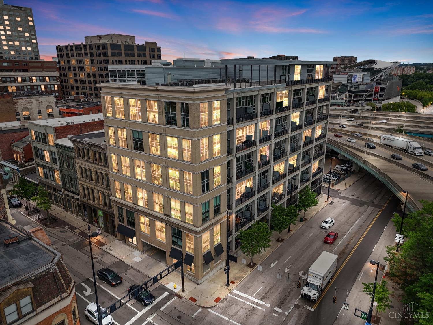 353 W 4th Street 401