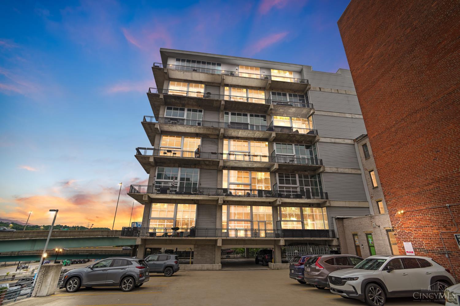 353 W 4th Street 401