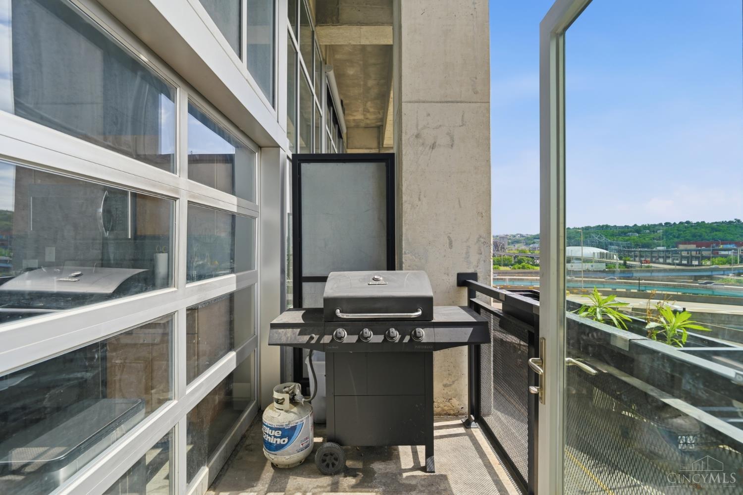 353 W 4th Street 401