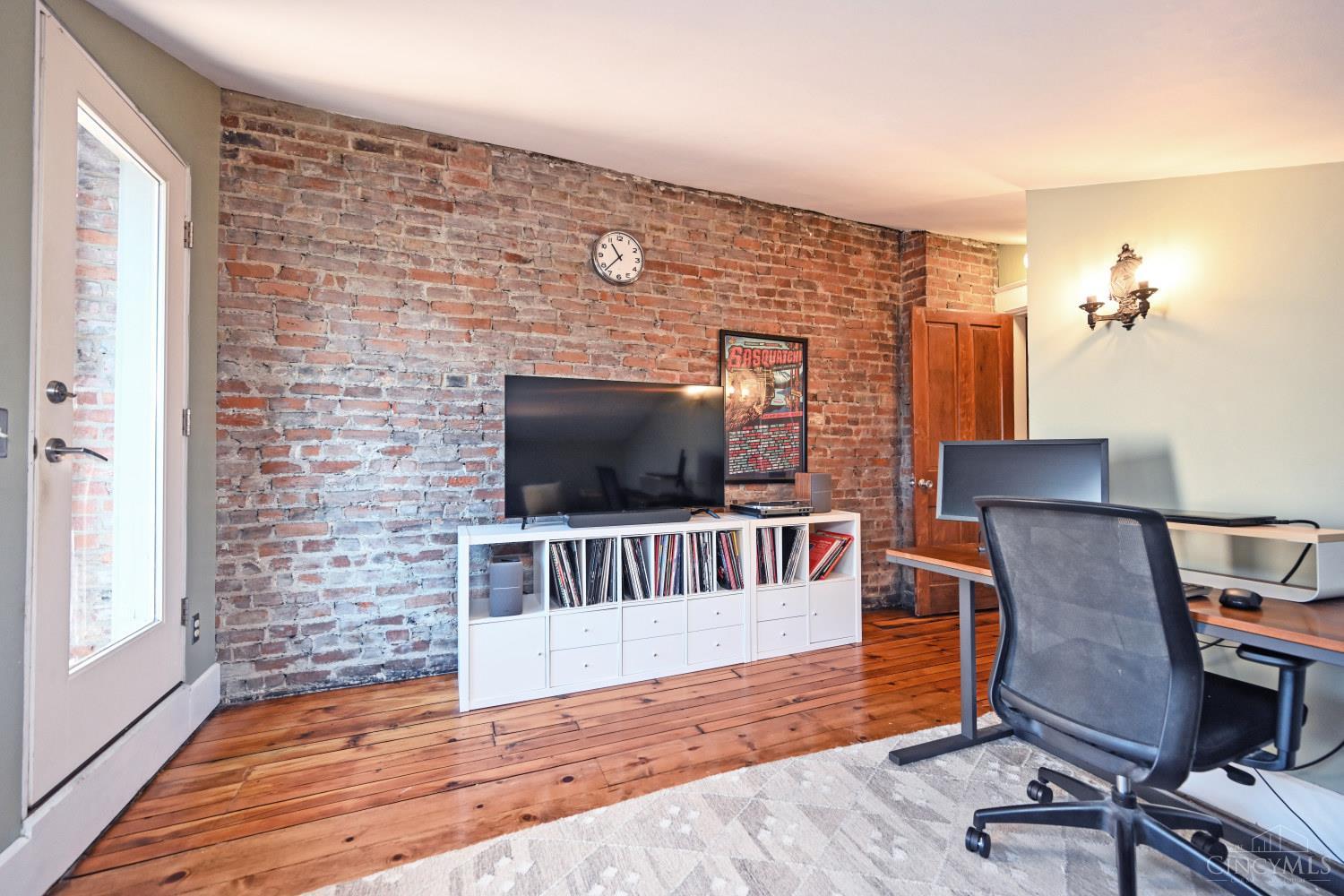 402 Liberty Hill