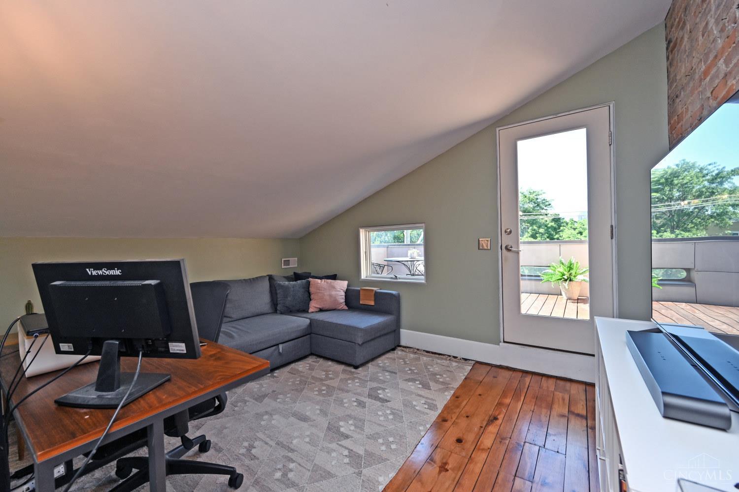 402 Liberty Hill
