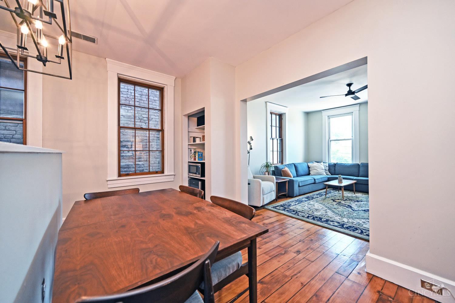 402 Liberty Hill