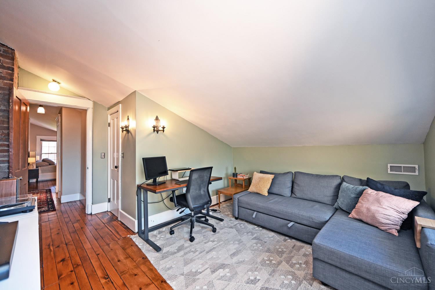 402 Liberty Hill