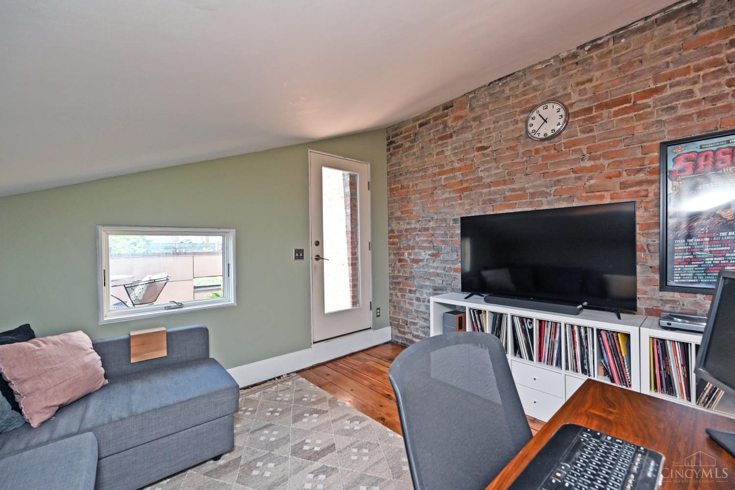 402 Liberty Hill