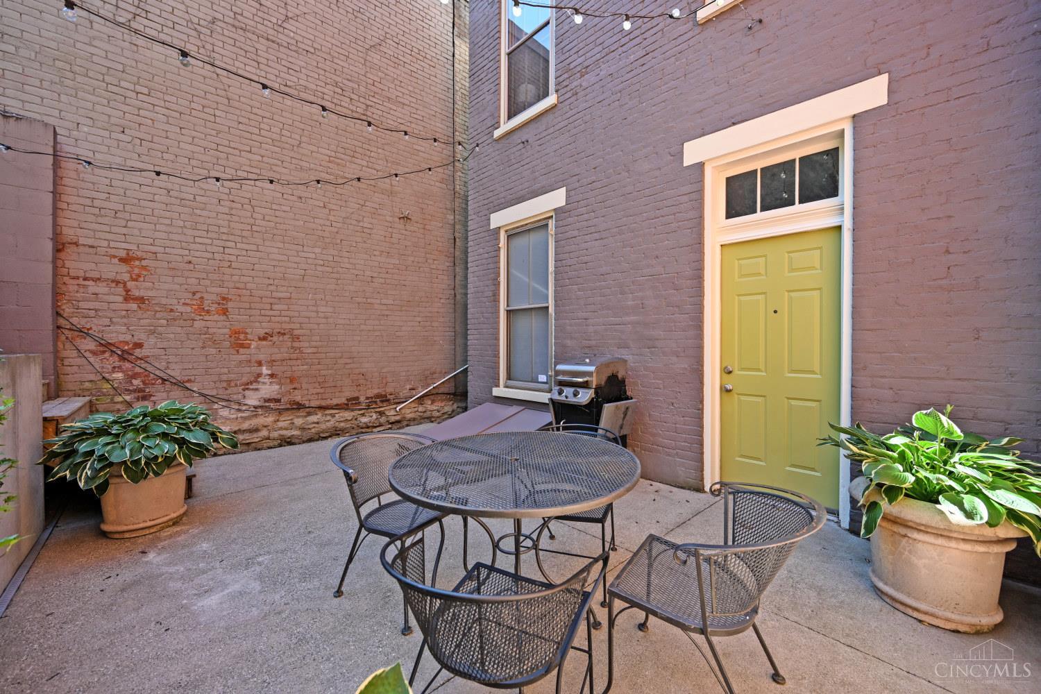 402 Liberty Hill