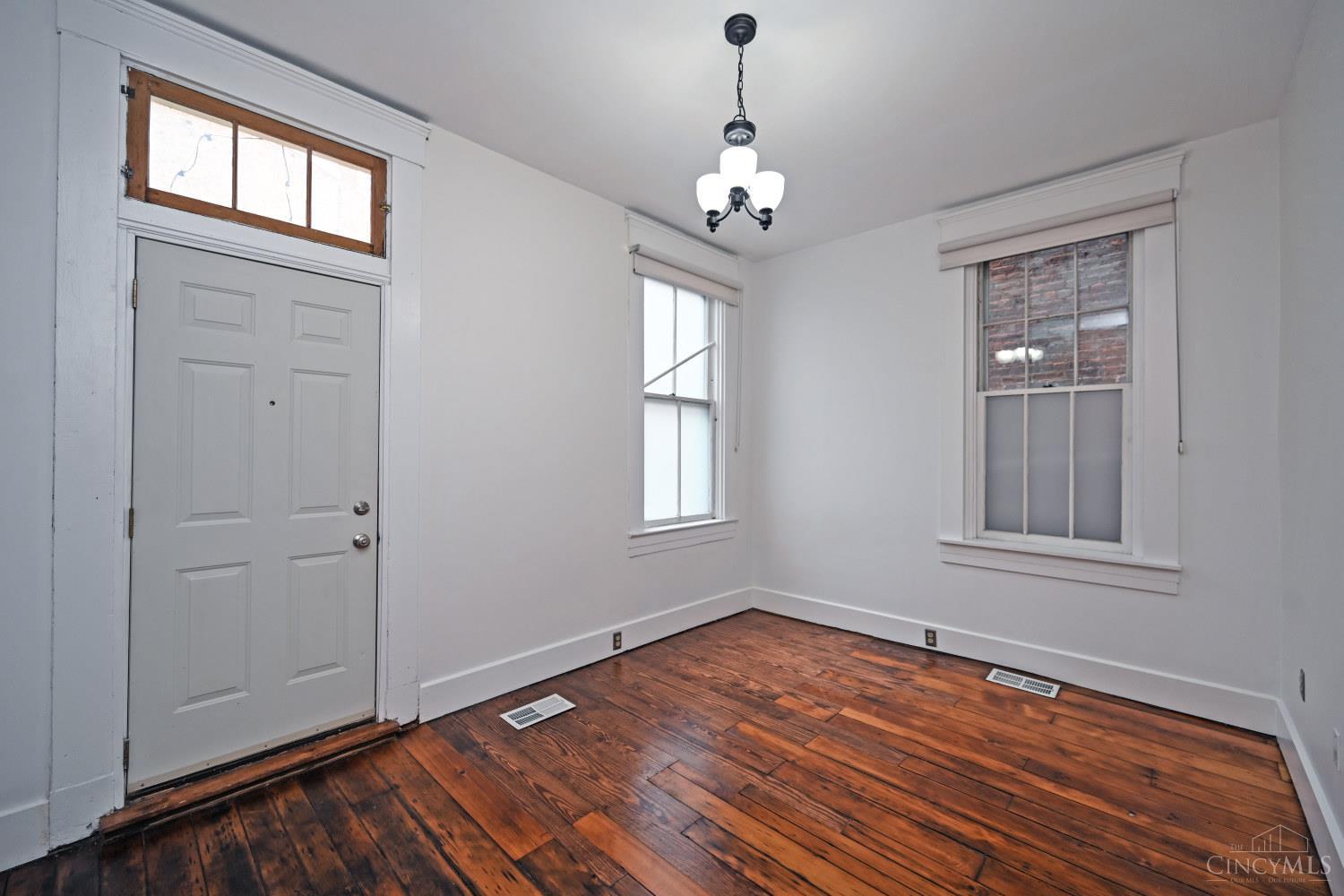402 Liberty Hill