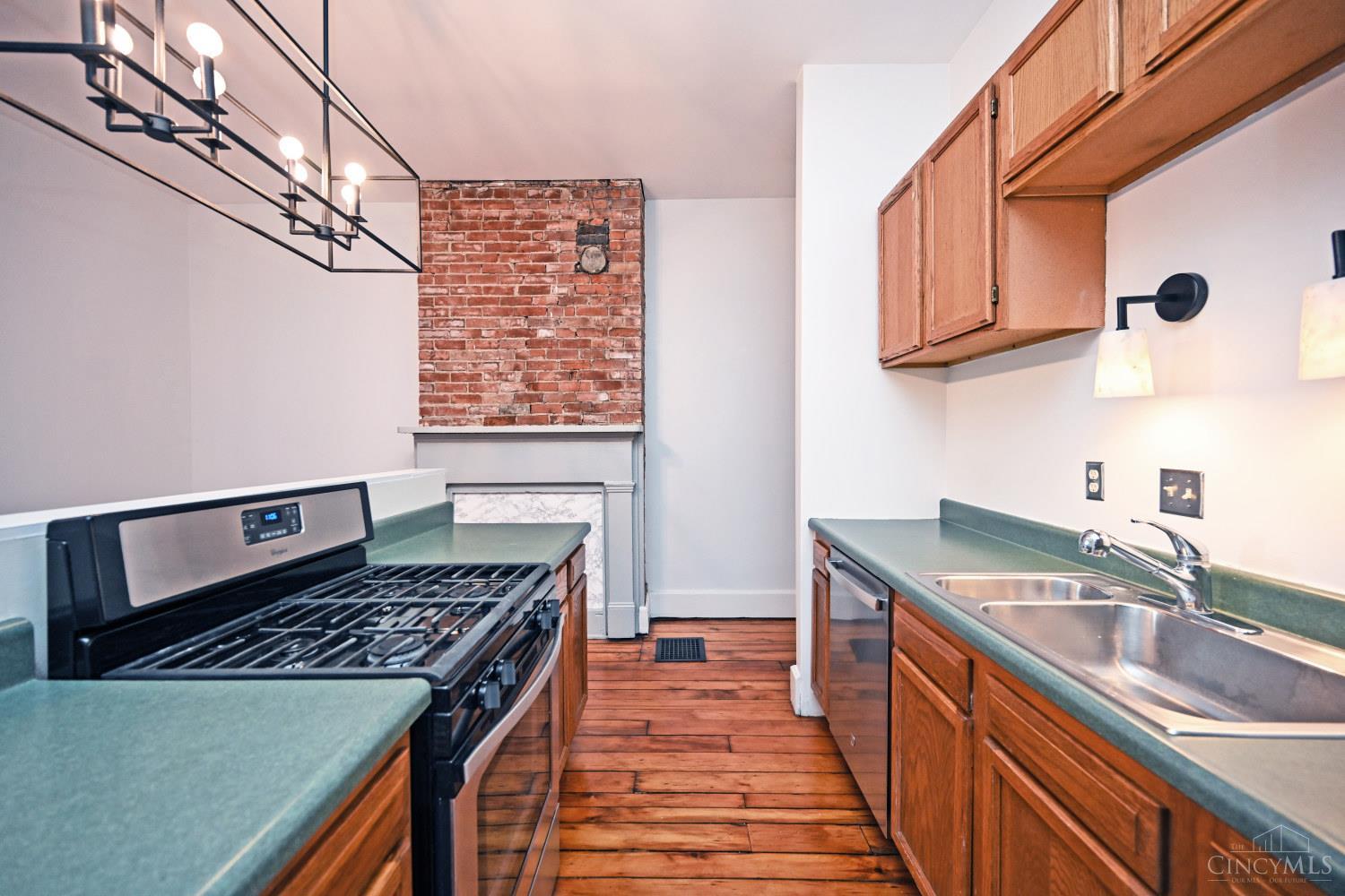 402 Liberty Hill