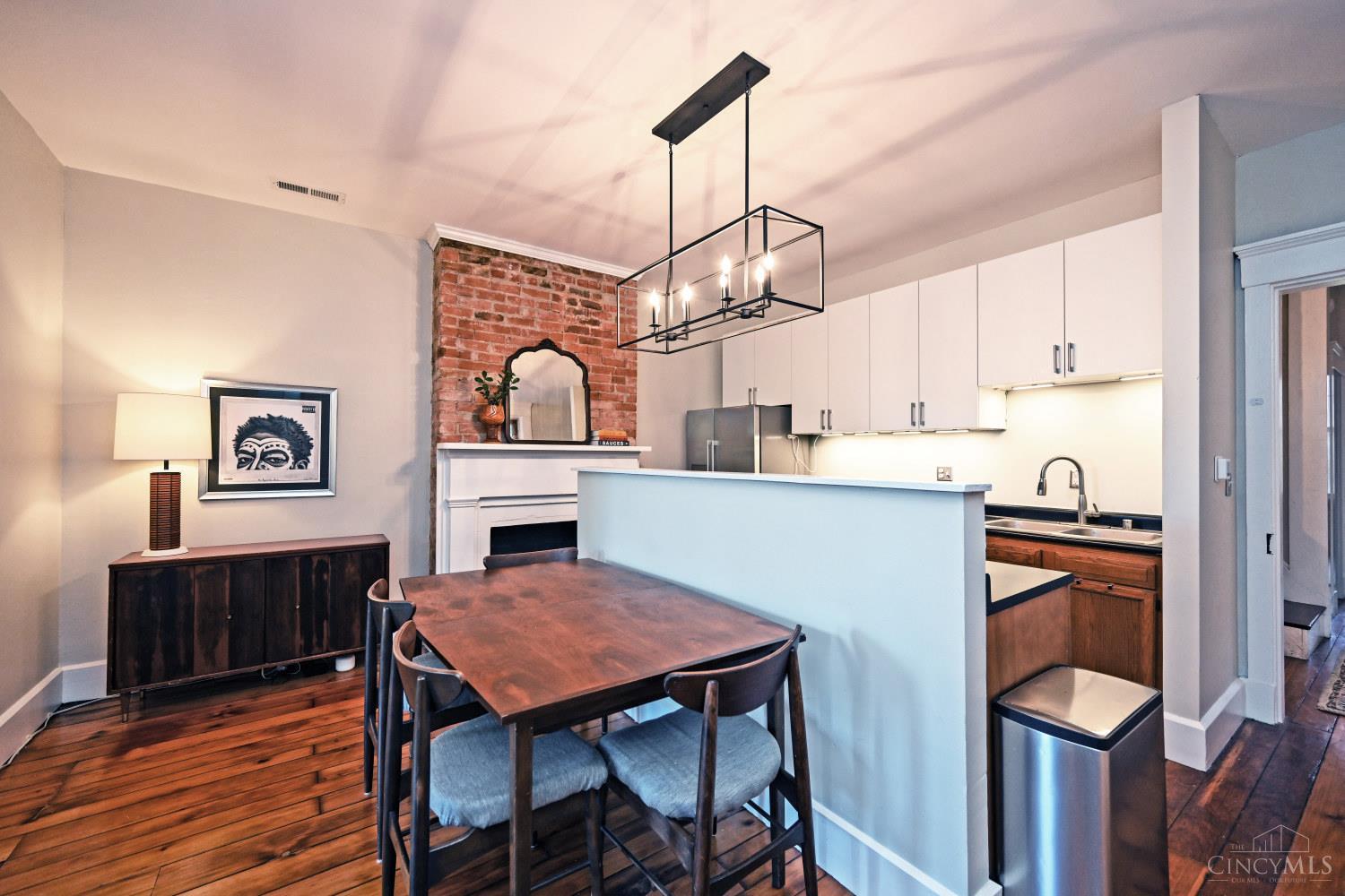 402 Liberty Hill