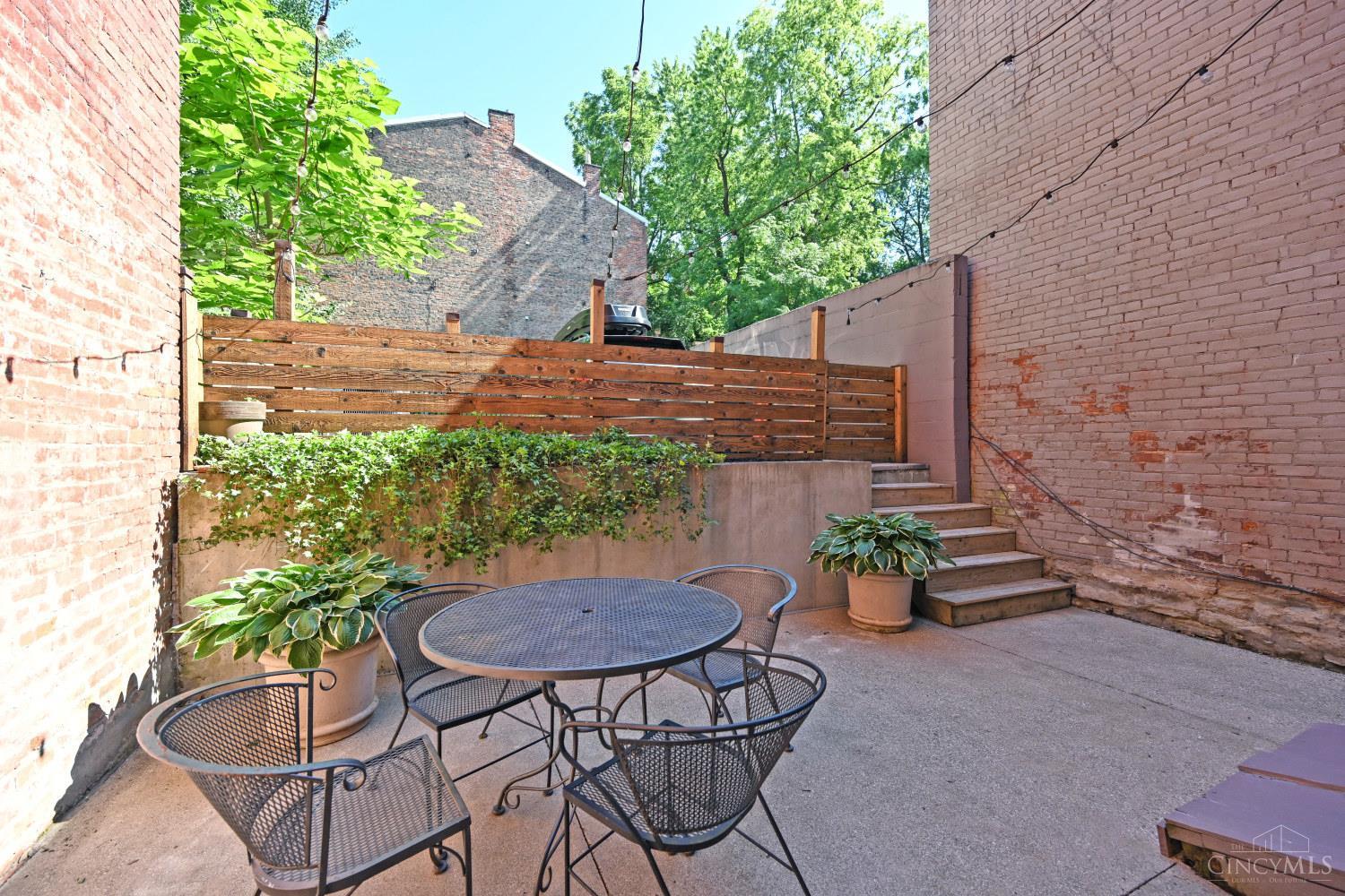 402 Liberty Hill