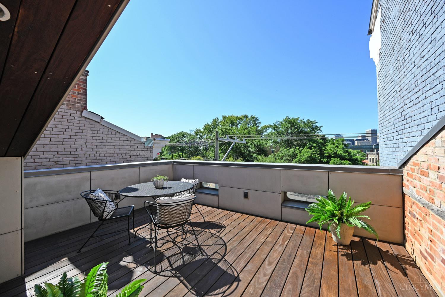 402 Liberty Hill
