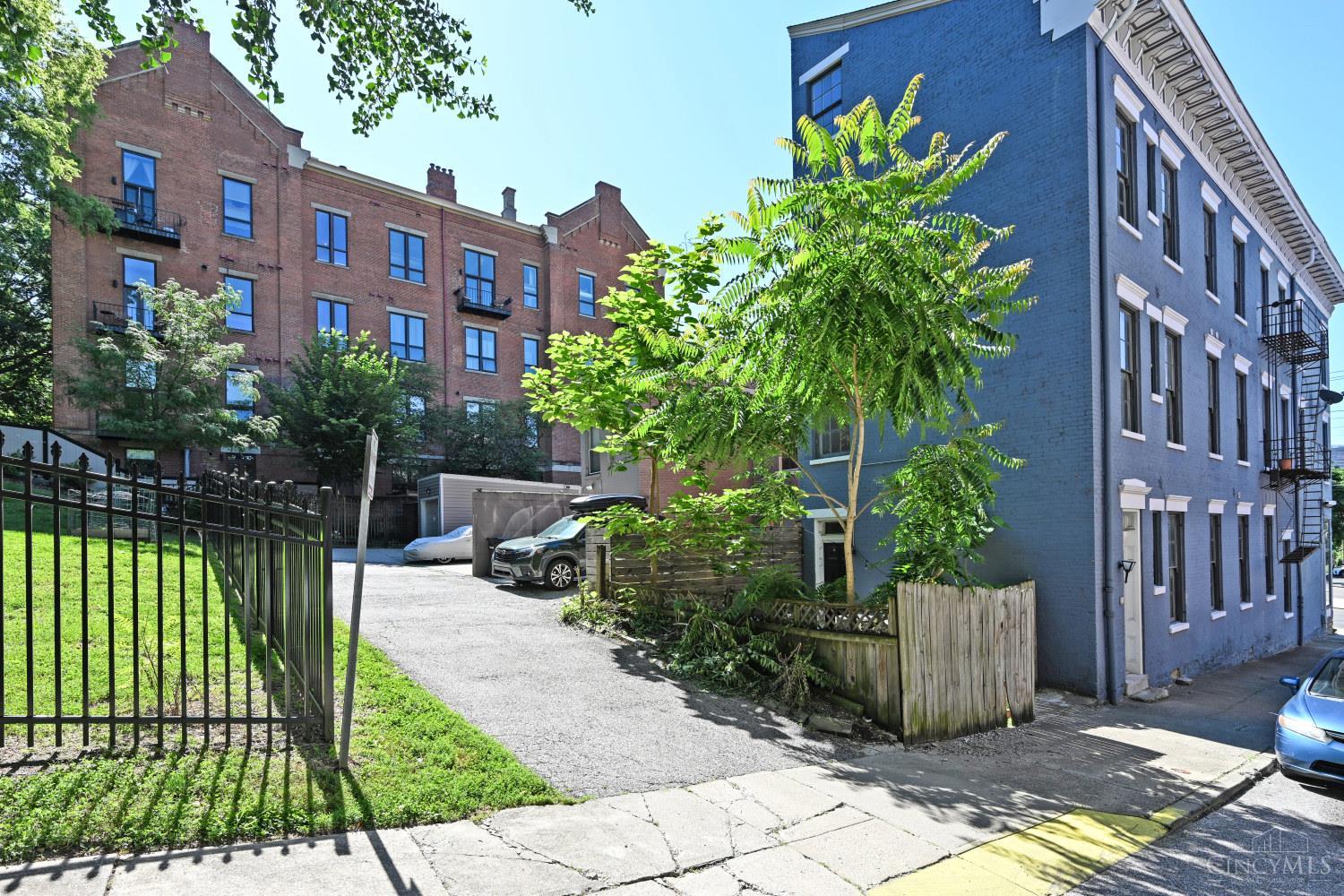 402 Liberty Hill