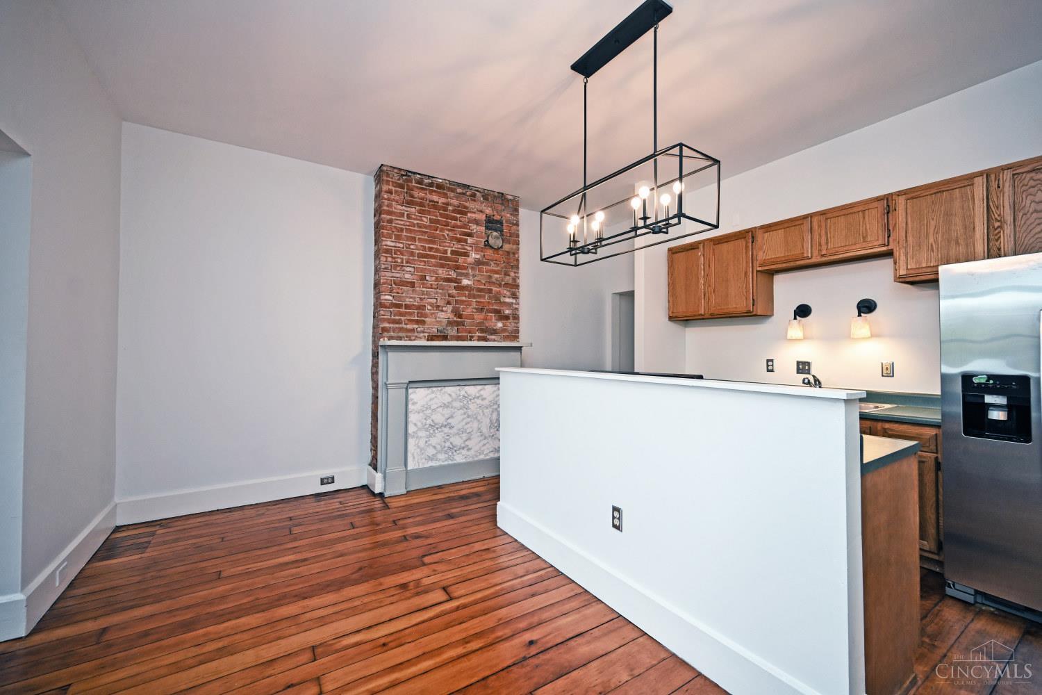 402 Liberty Hill