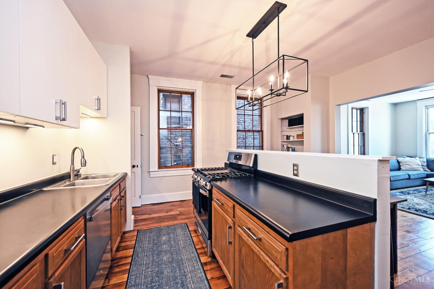 402 Liberty Hill