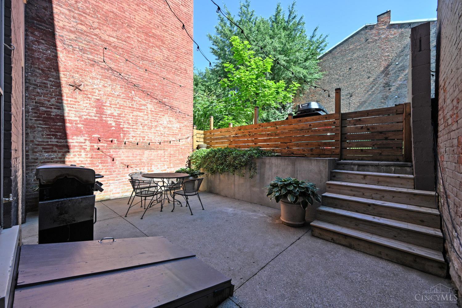 402 Liberty Hill
