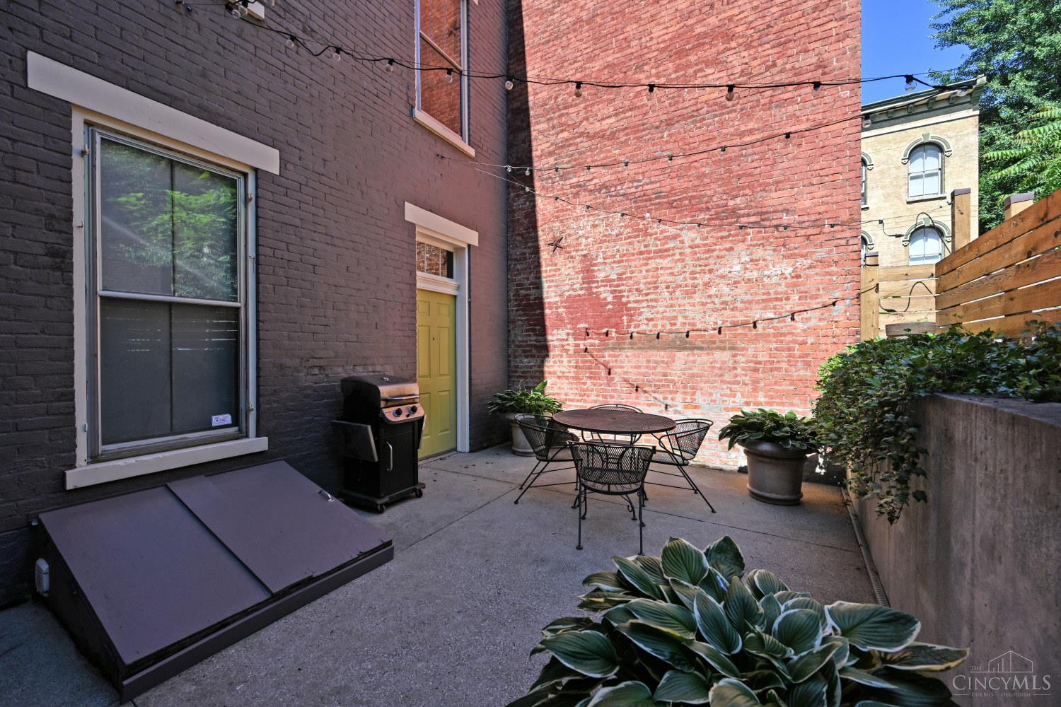 402 Liberty Hill