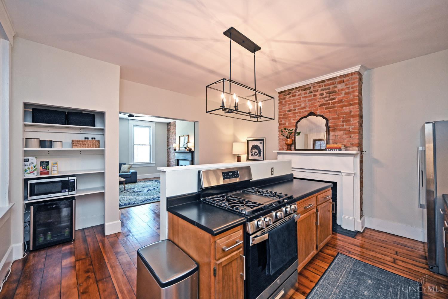 402 Liberty Hill