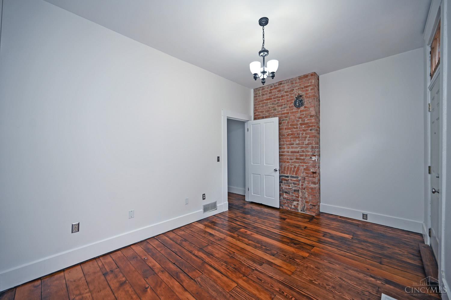 402 Liberty Hill