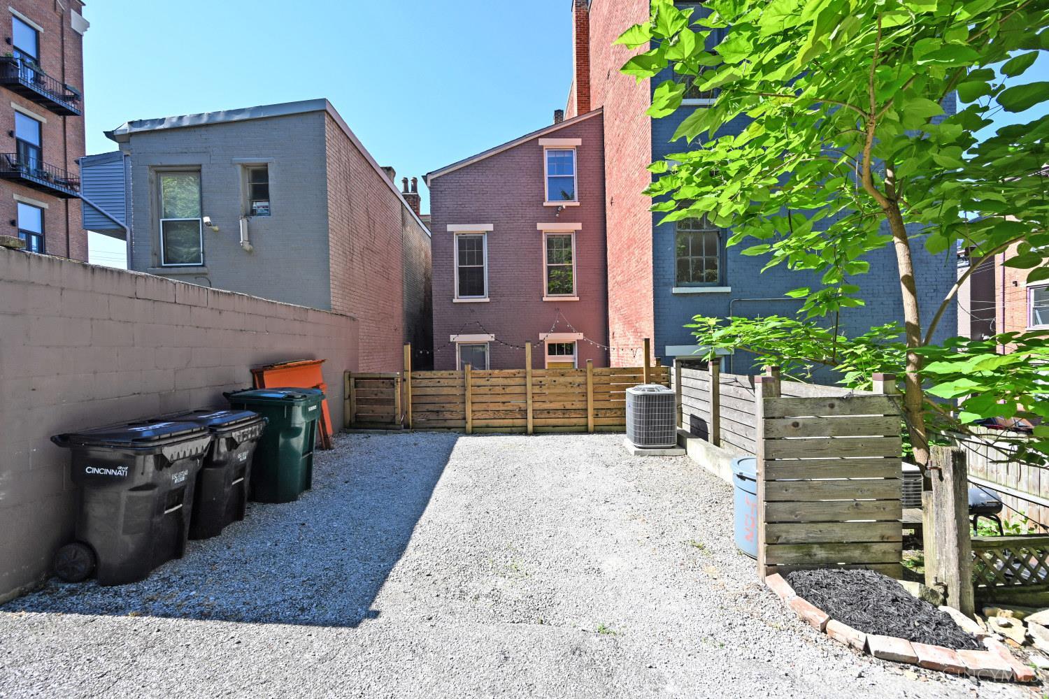 402 Liberty Hill