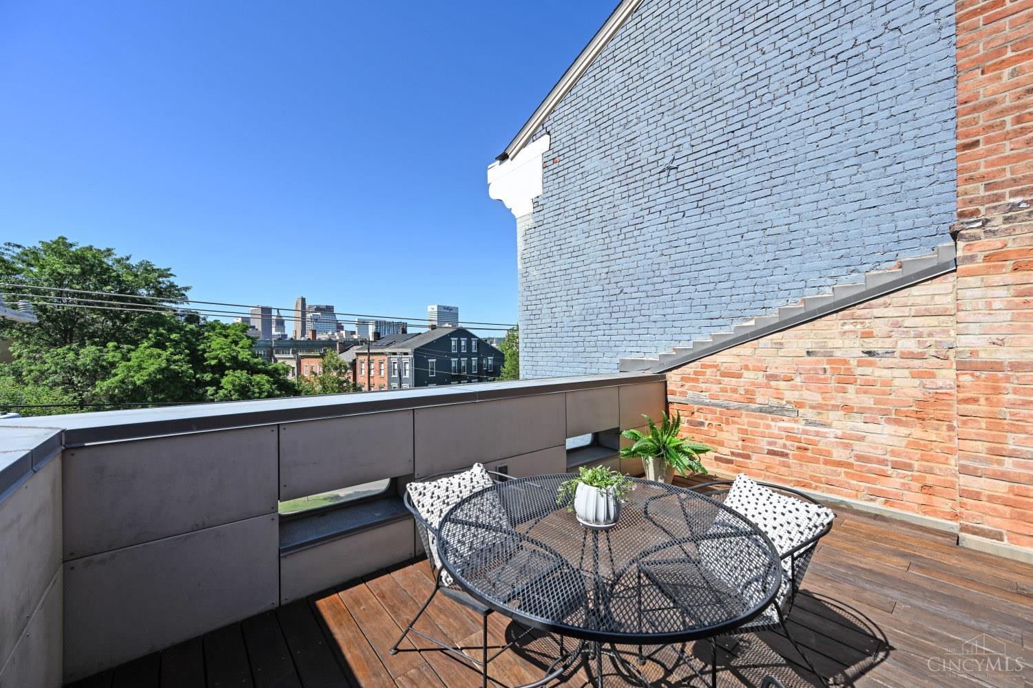 402 Liberty Hill