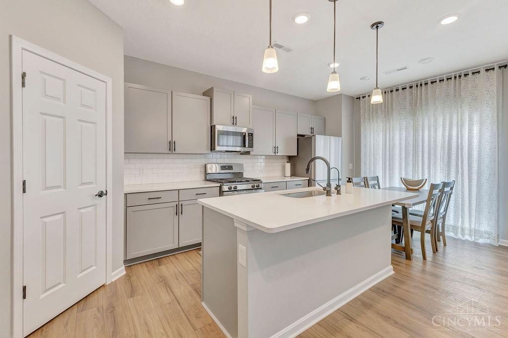 4976 Pebble Ct