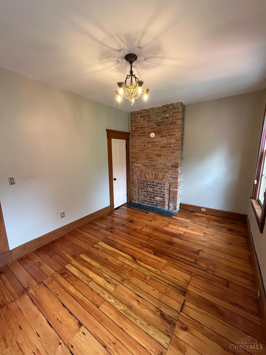 402 Liberty Hill