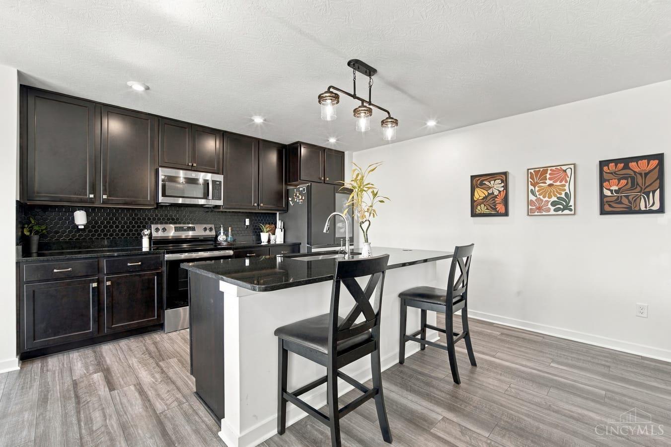 3325 Sunbeam Place
