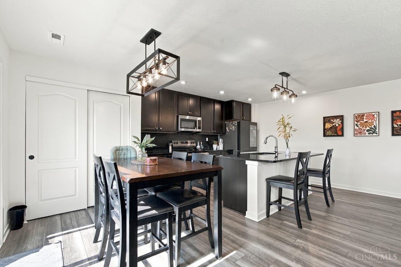 3325 Sunbeam Place