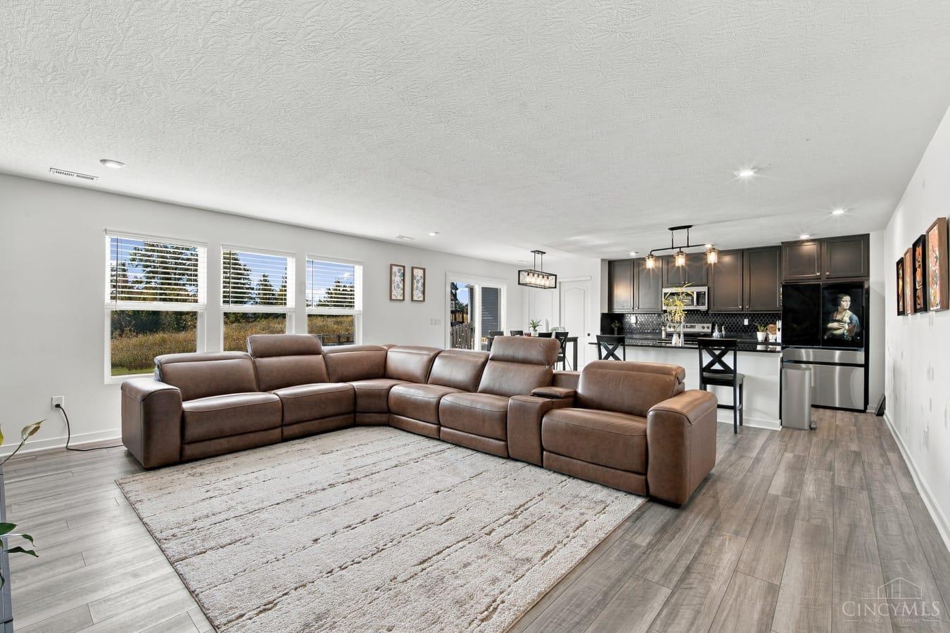 3325 Sunbeam Place