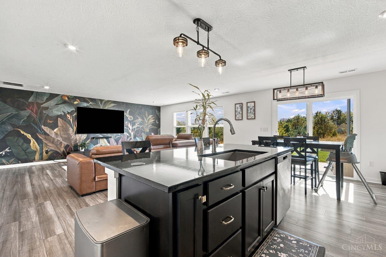 3325 Sunbeam Place