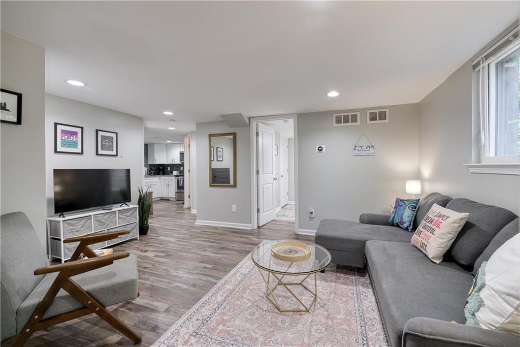 1736 Dickerson Drive SE