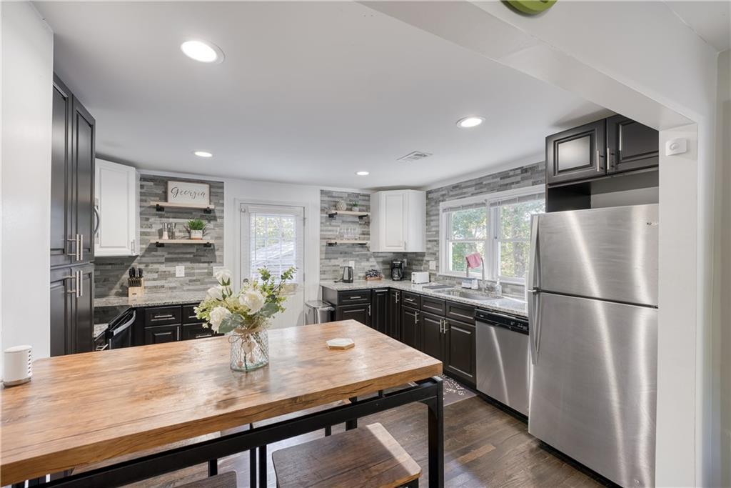 1736 Dickerson Drive SE