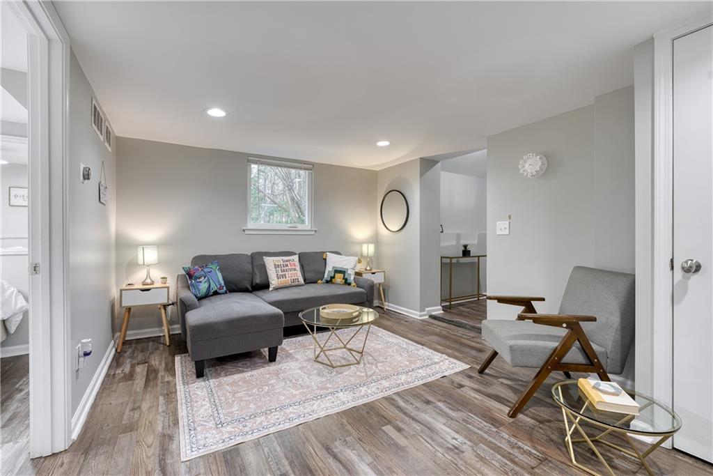 1736 Dickerson Drive SE