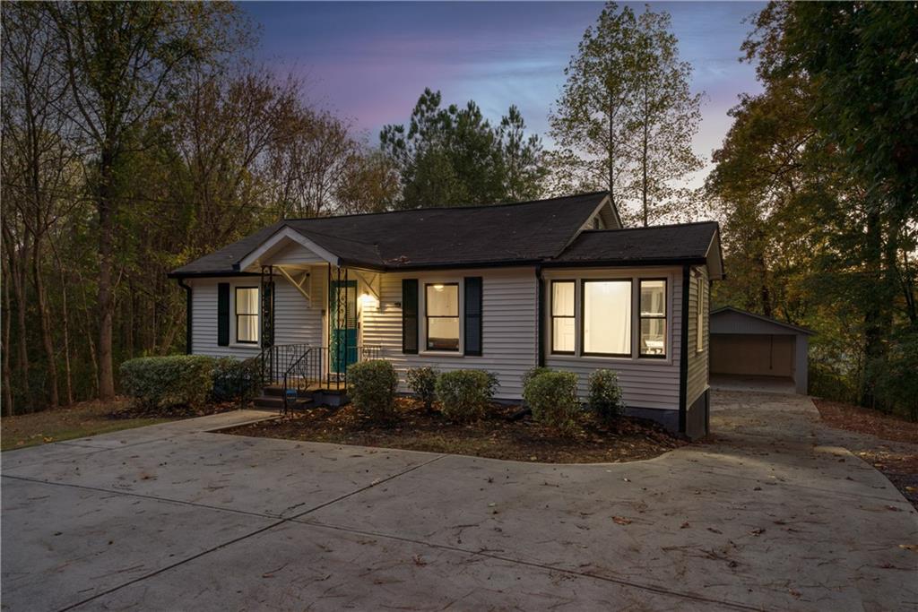 1736 Dickerson Drive SE