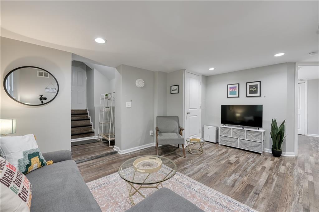 1736 Dickerson Drive SE