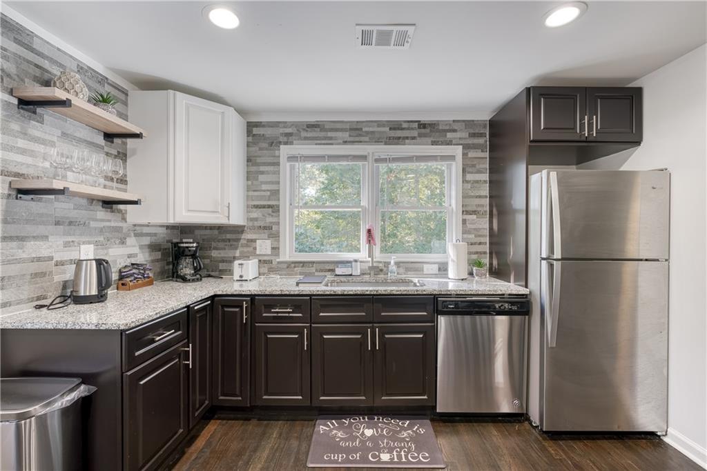 1736 Dickerson Drive SE