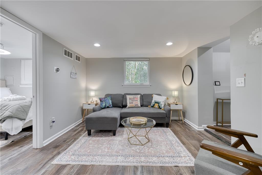 1736 Dickerson Drive SE