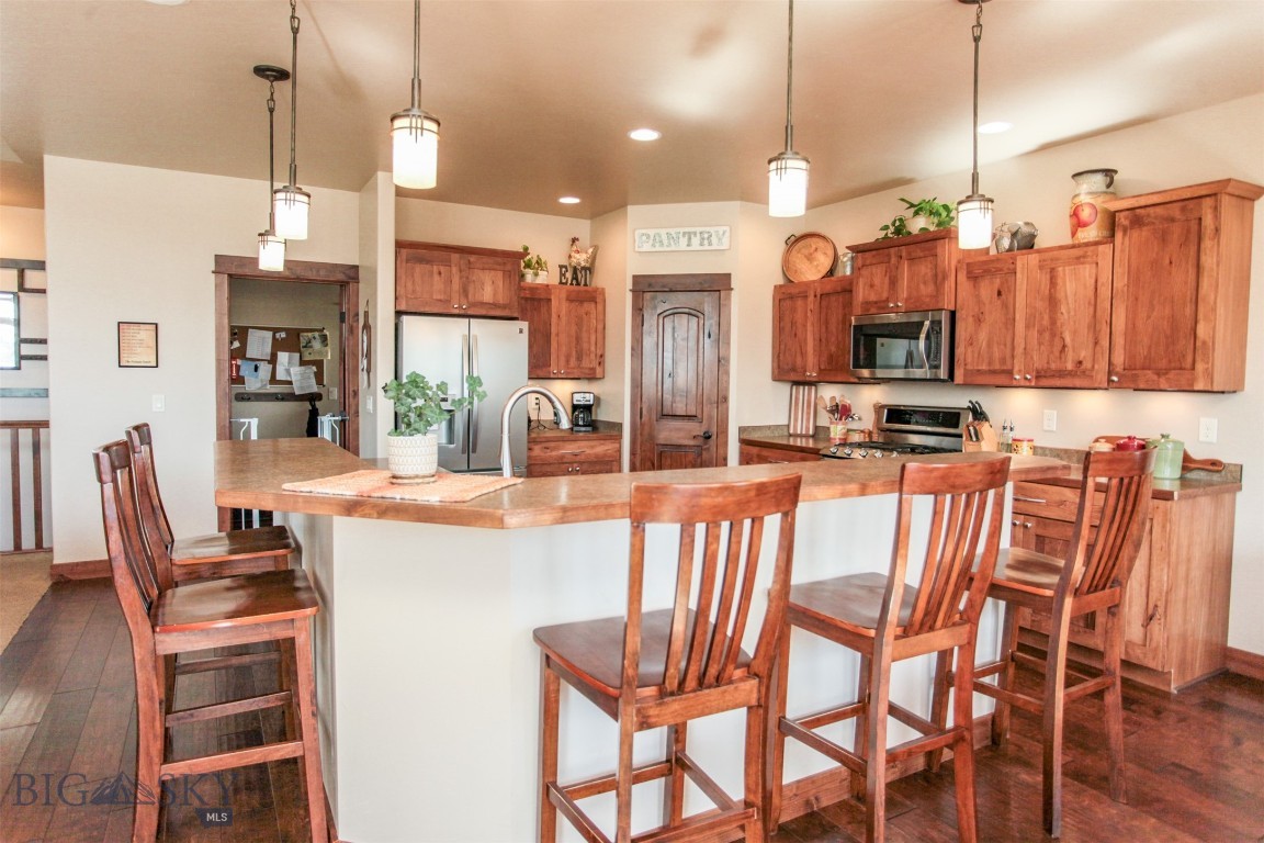 2190 Andalusian Avenue