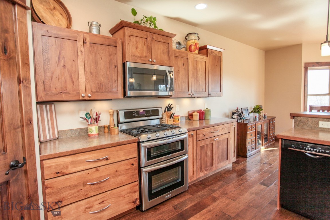 2190 Andalusian Avenue