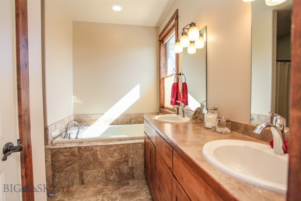 2190 Andalusian Avenue