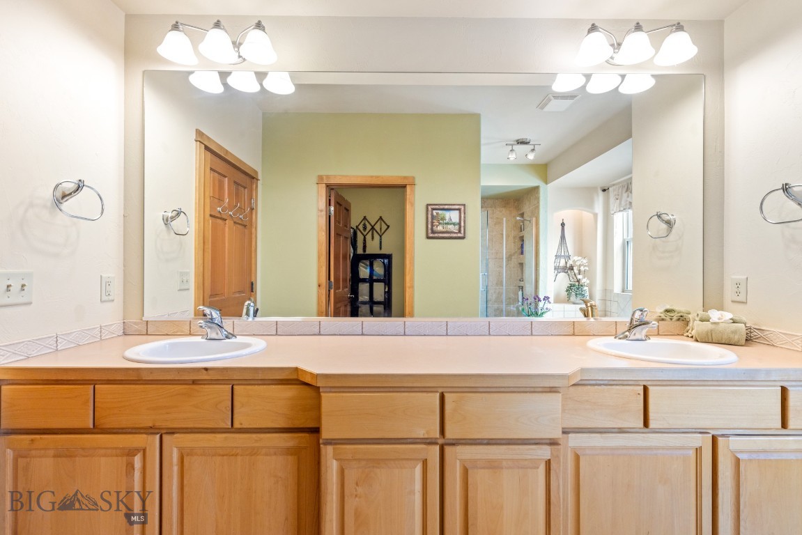 65 W Clara Court