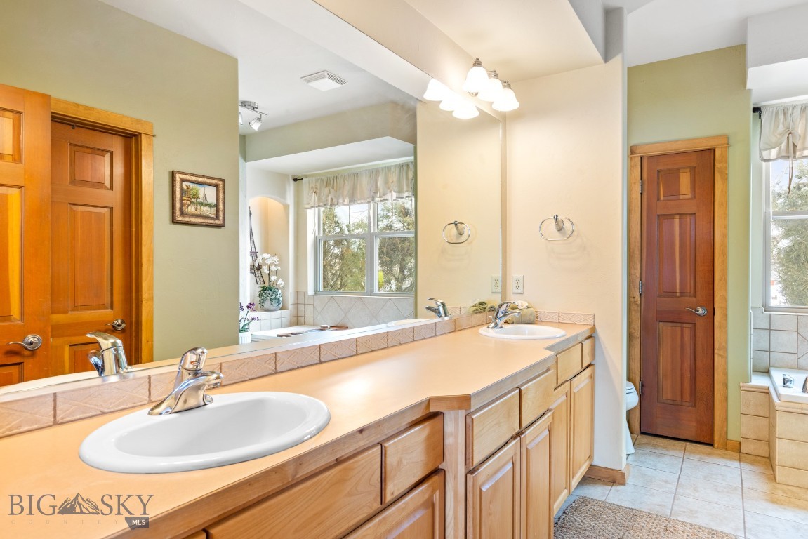 65 W Clara Court