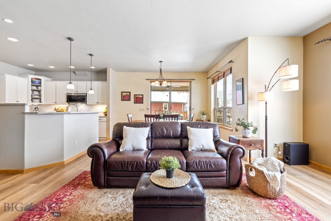 65 W Clara Court