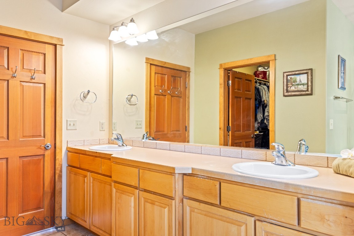 65 W Clara Court