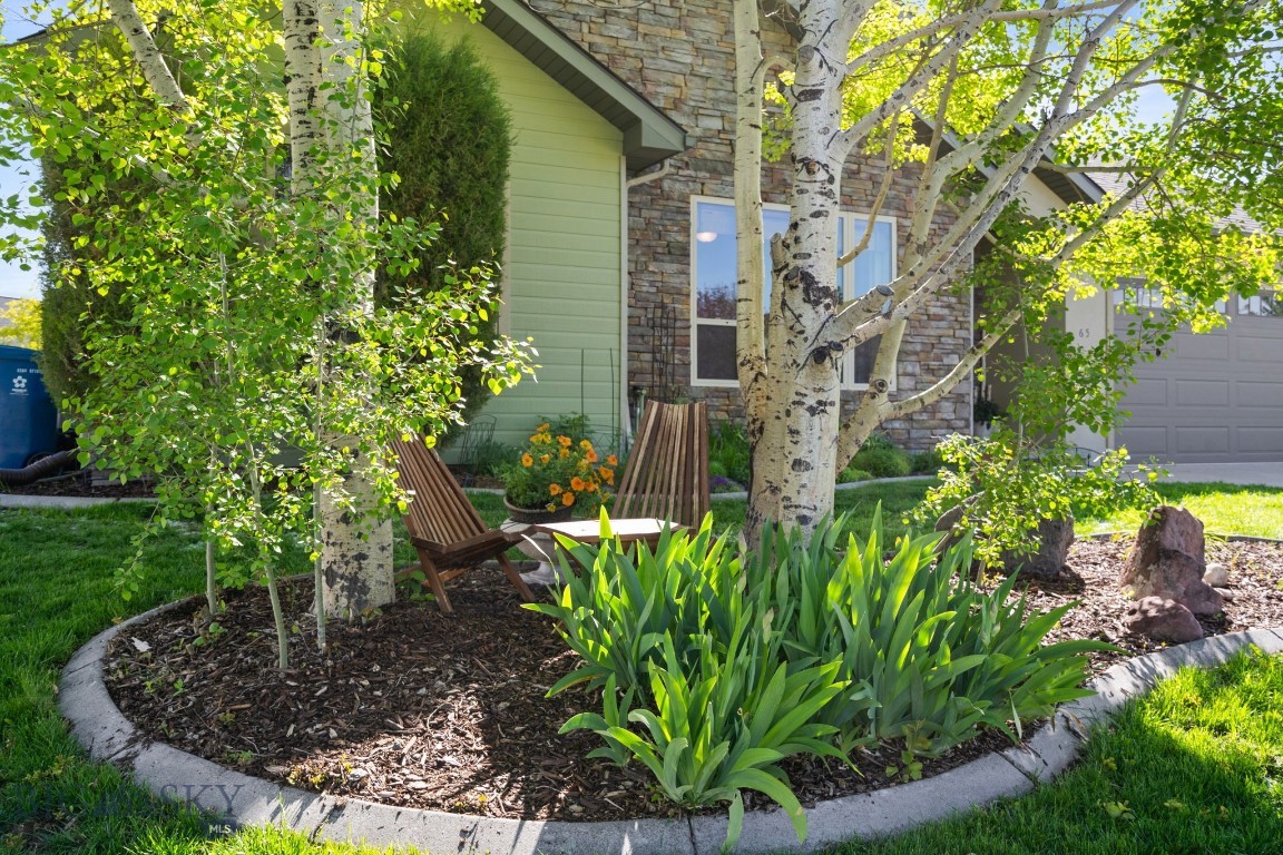 65 W Clara Court