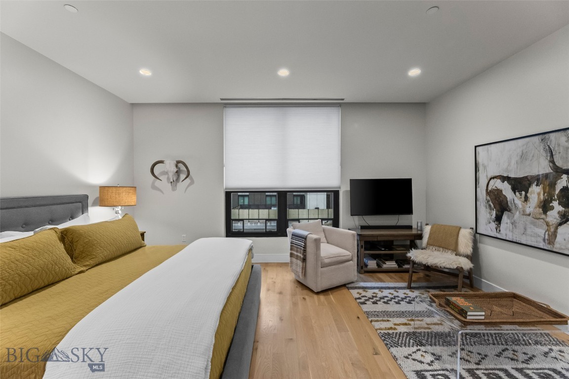 5 W Mendenhall 415