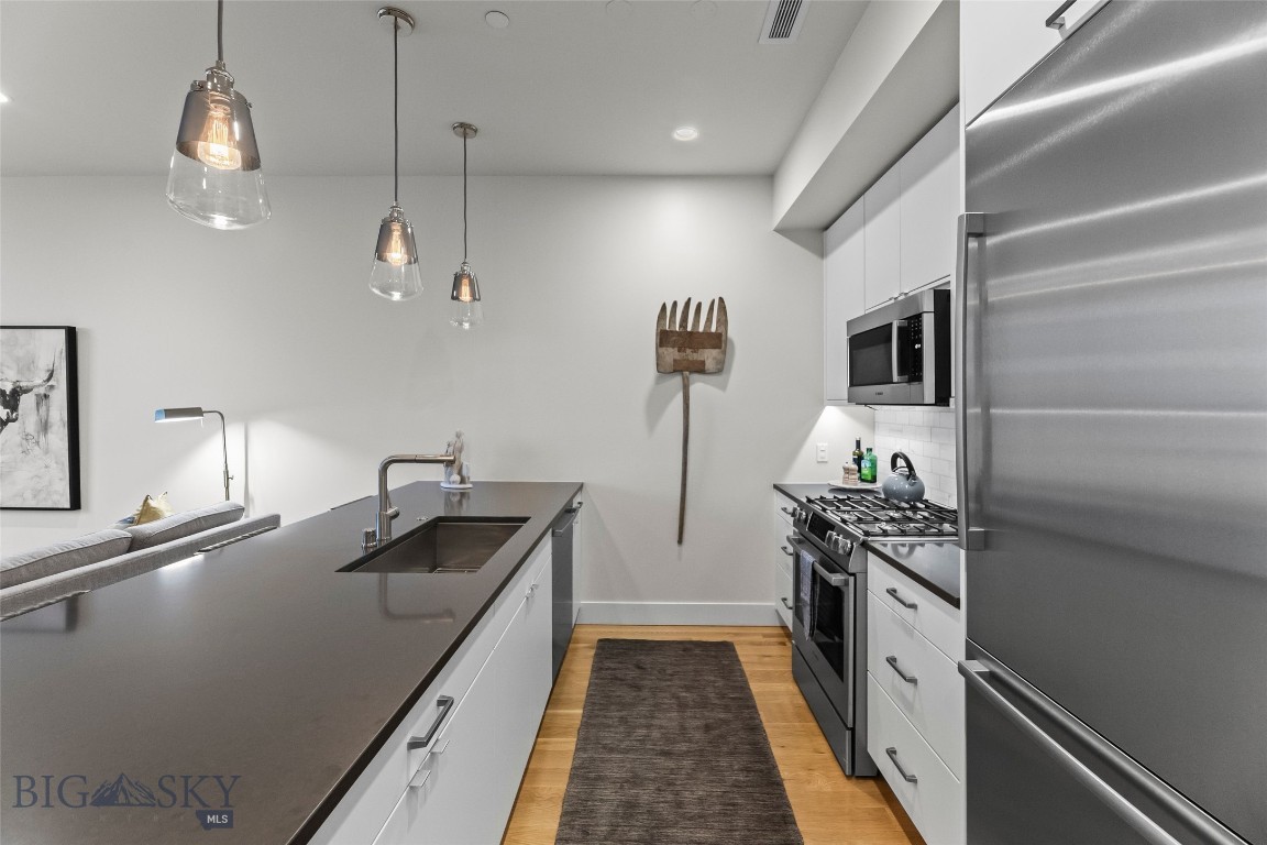 5 W Mendenhall 415