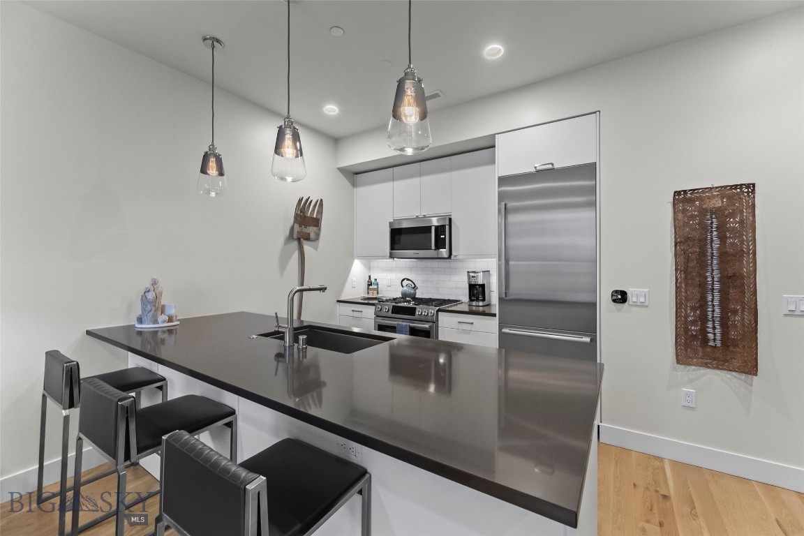 5 W Mendenhall 415